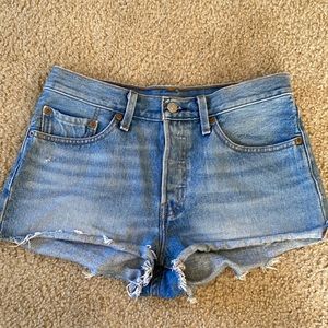 Cutoff Levi’s 501 shorts